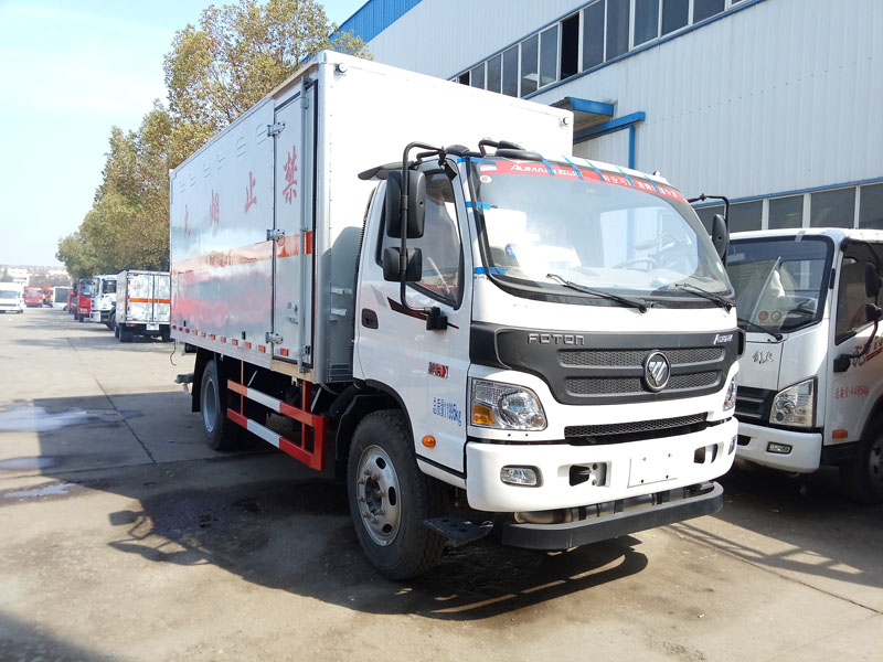 福田5米1(6.9噸)雜項(xiàng)危險(xiǎn)品廂式車