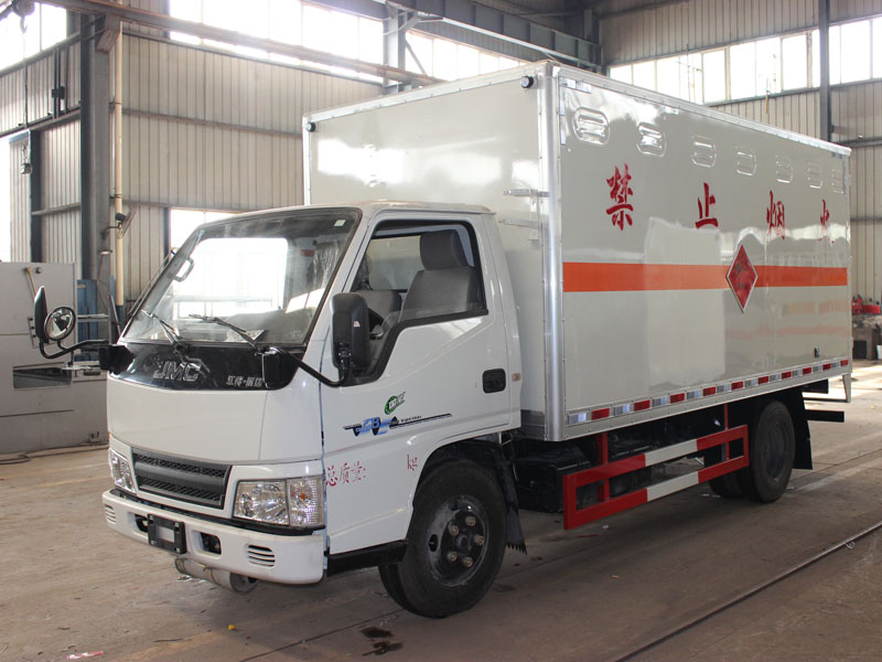 江鈴4米2(藍(lán)牌)雜項(xiàng)危險(xiǎn)品廂式車